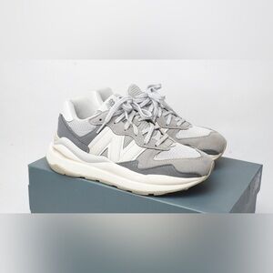 New Balance - 9060 - Grade School - Kids Size: 4 Women: 6.5